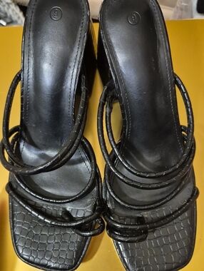 Black Strappy Square-Toe Women's Heels